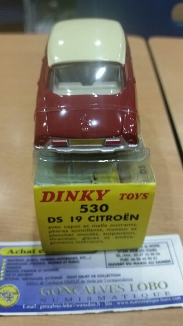 DINKY TOYS 530 DS 19 CITROEN BORDEAUX CHASSIS GRIS ATLAS 2014