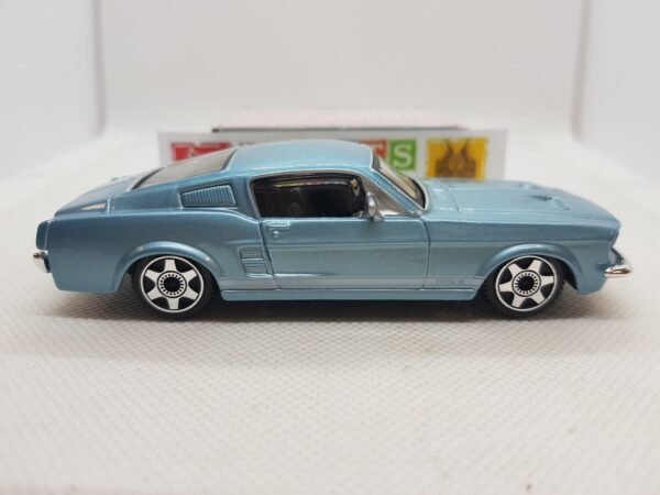 FORD MUSTANG GT 1/43 BOITE