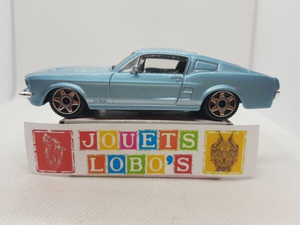 FORD MUSTANG GT 1/43 BOITE