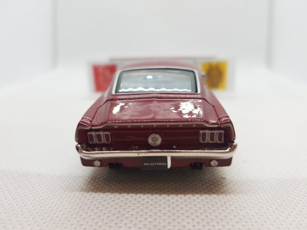 FORD MUSTANG GT ROUGE 1/43 BOITE