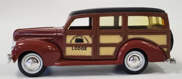 FORD WOODY STATION WAGON WHISPERING PINES LODGE 1/43 AVEC BOITE FORD WOODY STATION WAGON WHISPERING PINES LODGE 1/43 AVEC BOITE